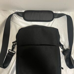Elegant Black Men's Messenger Bag
